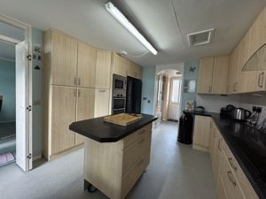 Kitchen/Breakfast Room- click for photo gallery